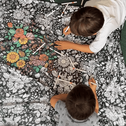 Fratelli colorano insieme