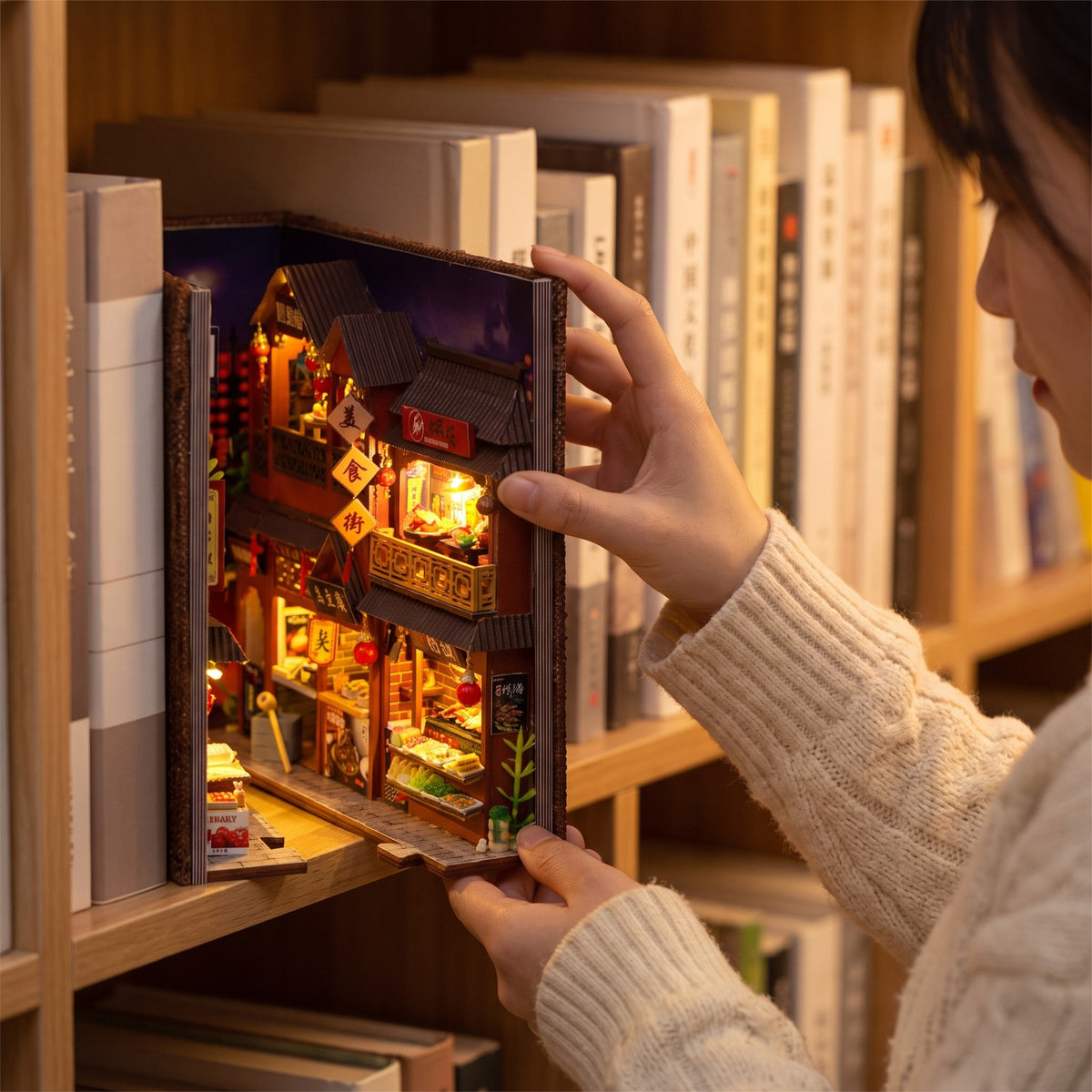 Vicolo d'Oriente tra i libri
